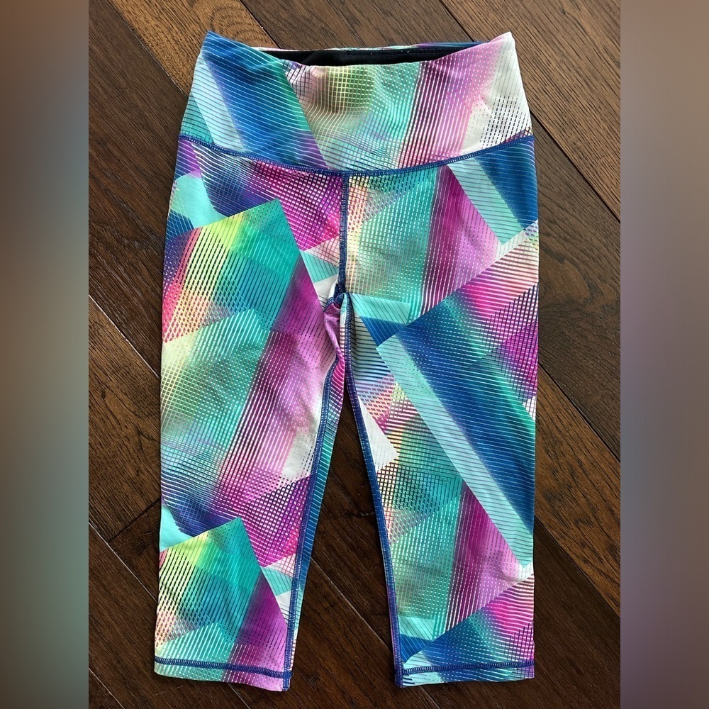Victoria’s Secret Colorful Geometric Women’s Crop Leggings- size Small